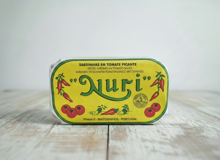NURI Sardinen in Tomatensoße 125 g | Portugiesische NURI Sardinen mit Tomate | NURI Sardinen in Tomatensauce aus Portugal | NURI Fischkonserve mit Tomatensoße | NURI Sardinen in Tomatensoße online kaufen